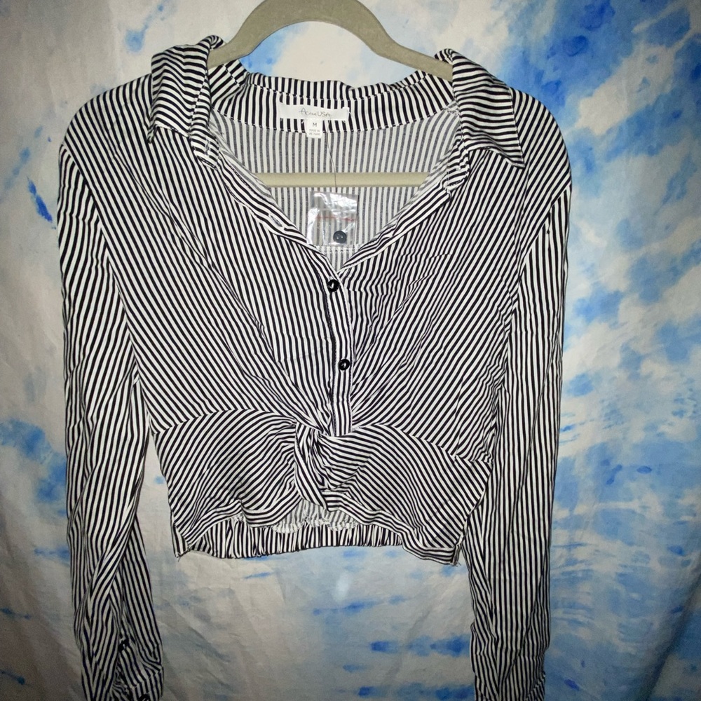 Nice semi cropped shirt
